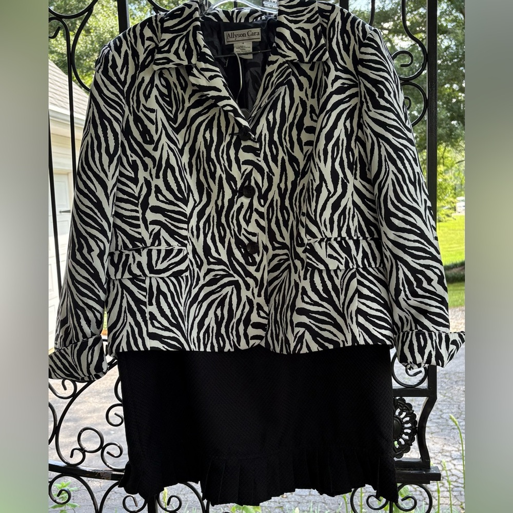 Allyson Cara Zebra Print Blazer and Black Skirt Suit Women’s Sz 18